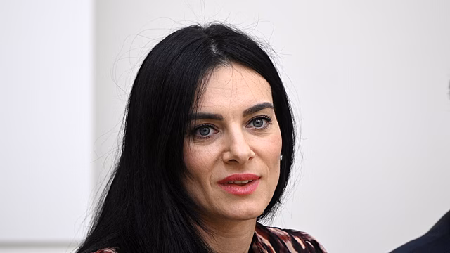 Судебные приставы взыскали с Исинбаевой долг за дачный участок