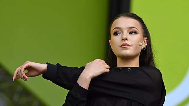 Анна Щербакова поделилась снимками с помолвки